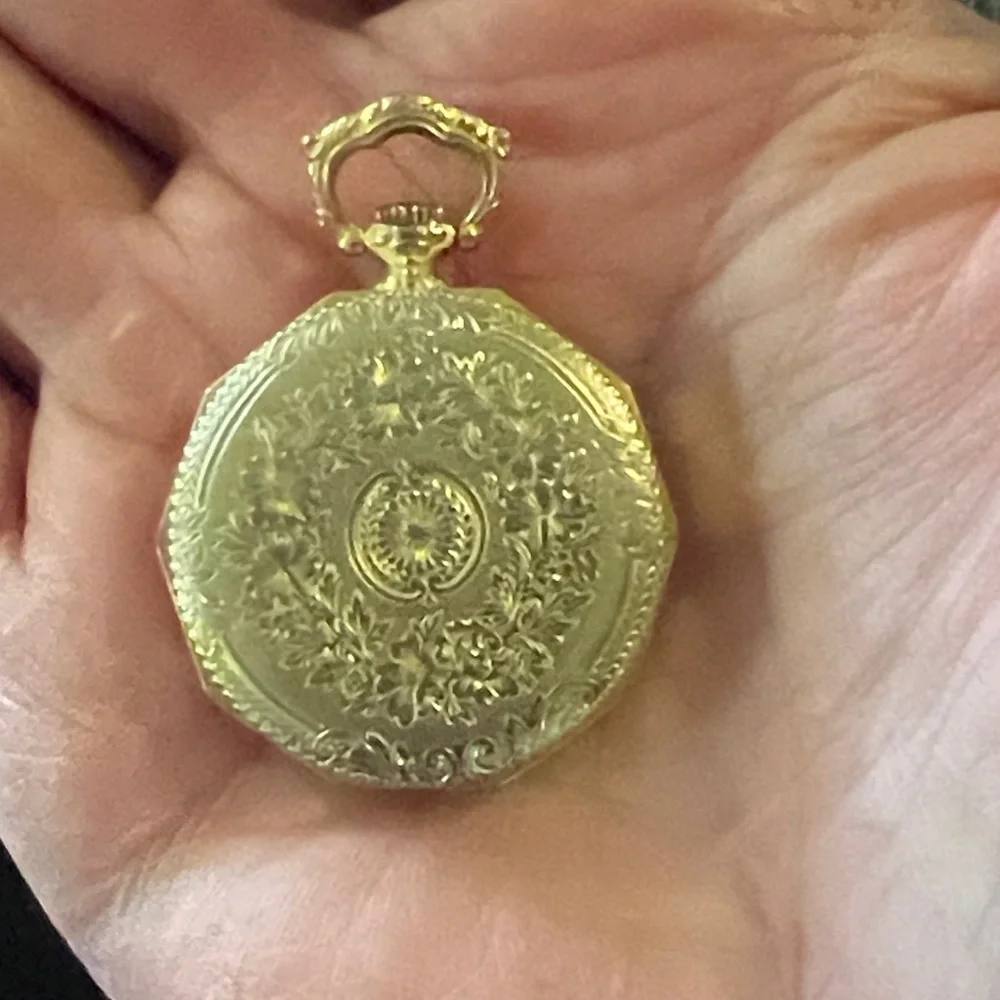 Vintage Ladies Sheffield Gold Black Swiss Made Pendant Pocket Watch Floral Case